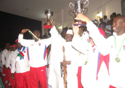 jammeh lifts trophy with pl
