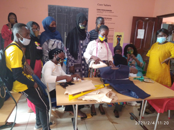 45 Fashion designers train on technical fashion designs