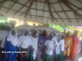 Helping Charity provides sponsored students with 91 bags of rice