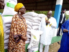 Agric minister hands over seeds worth D13M
