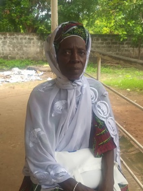 Une femme alkalo au pouvoir depuis 40 ans s’exprime