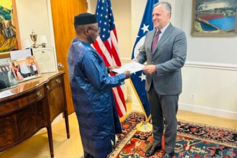 Ambassador Bah presents copies of Letters of Credence to U.S. chief of protocol