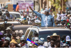Barrow confident of victory ahead of Saturday polls