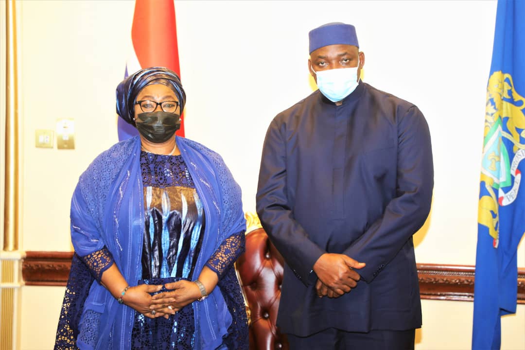More diplomats present credentials