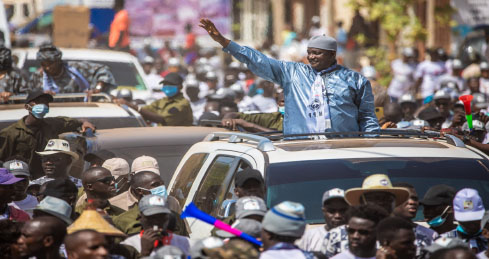 Barrow   urges media   accuracy as he begins campaign