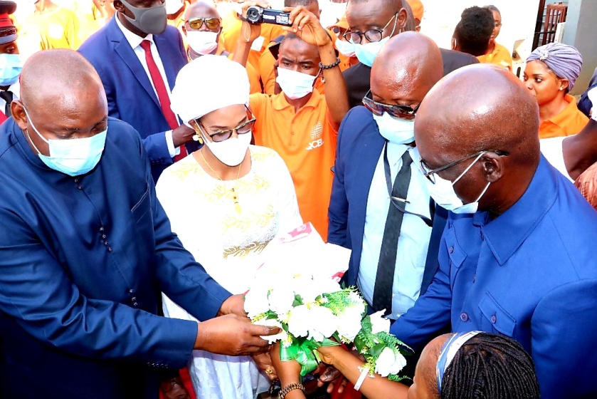 Barrow visits Qcell, meets Gambian community in Sierra Leone