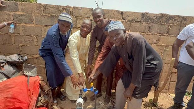 Les décennies de difficultés d’approvisionnement en eau potable de Bansang bientôt résolues grâce au programme d’installation de compteurs intelligence