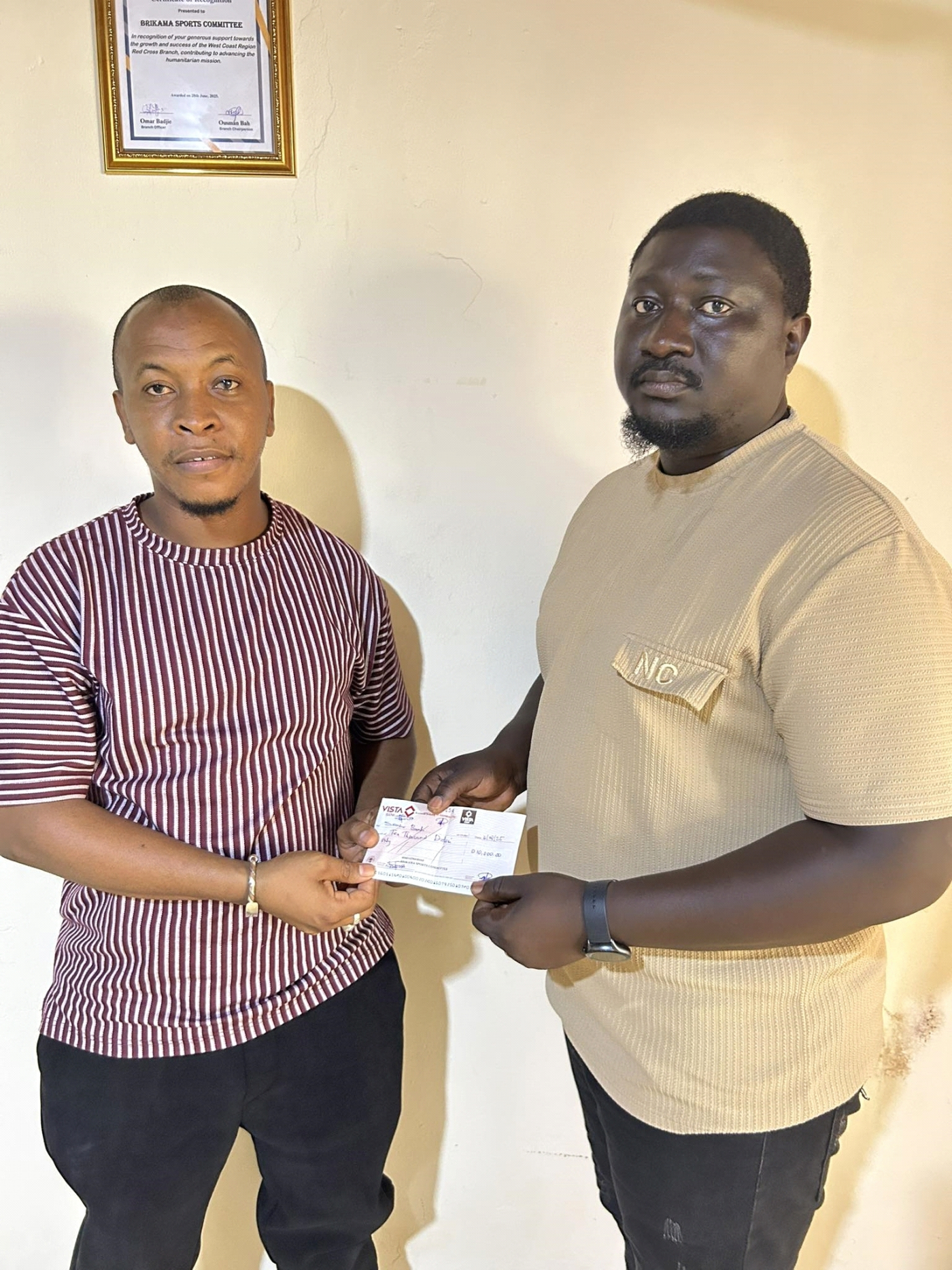 Brikama Sports Committee donates D10,000 to Berewuleng FC