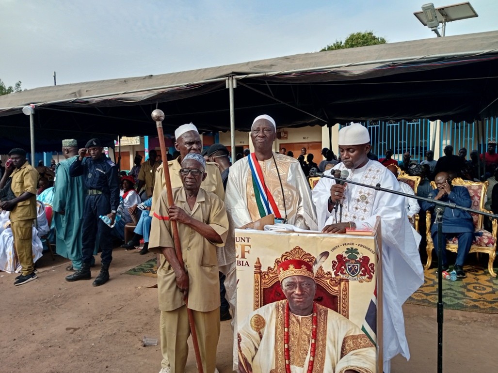 Paramount Chief Jarjursey takes oath of office