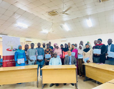 Chinese Ambassador Awards Scholarships to UTG Students