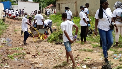 Communities join forces to clean Kotu stream on Int’l Coastal Clean-up Day
