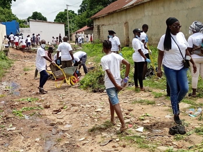 Communities join forces to clean Kotu stream on Int’l Coastal Clean-up Day