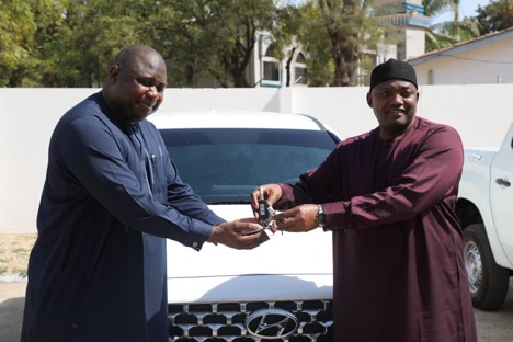 Gov’t hands over 3 vehicles to Justice Ministry