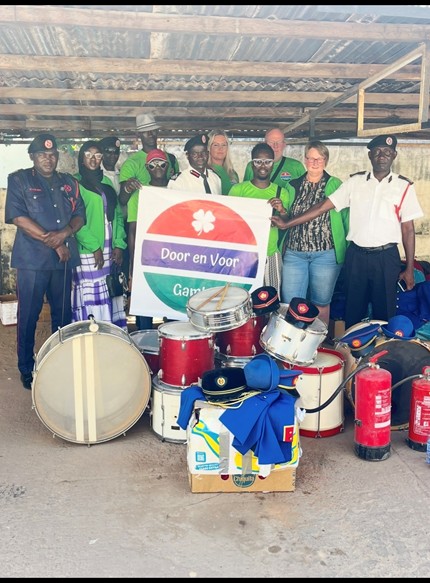 Door en Voor Foundation strengthens Firefighting capacity with equipment donation