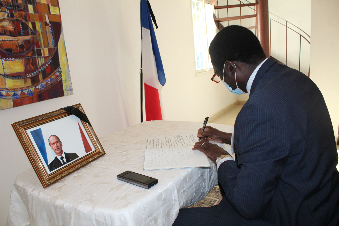 Foreign Minister signs condolence Book in honour of ex-French President Valery Giscard d’Estaing