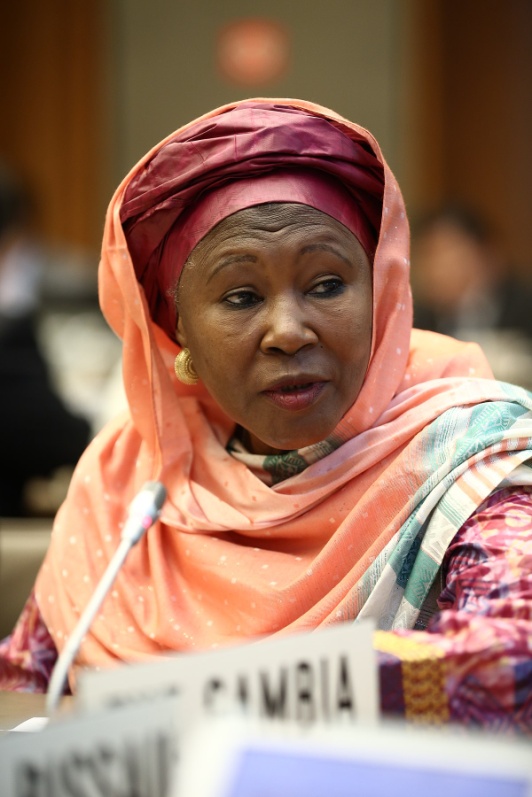 Mme Tambajang, l’ancienne vice-présidente de la Gambie, impute l’échec de la Commission de Révision de la Constitution au président Barrow