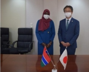 Ambassador ARAI meets the Gambian student before her departure to Japan under the Japanese Government Scholarship Program