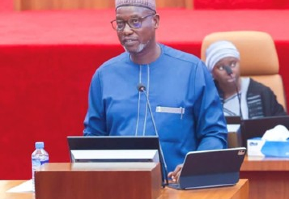 Interior minister appeals to communities to help police tackle youth gangs