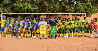Int’l Lions Club donate football items to Lions Cosenza
