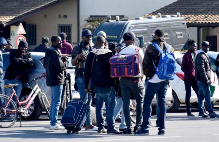 Thousands of undocumented migrants to get Italian work permits