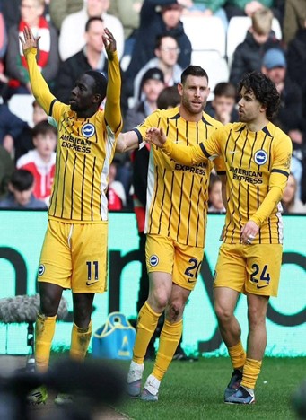 Minteh ends goal droughts after scoring for Brighton in win over Sunderland