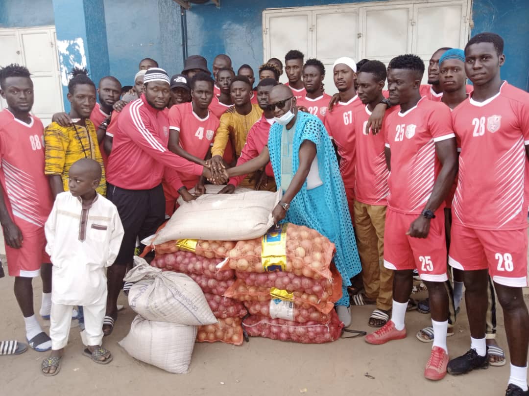 Munduk FC receives donation of Ramadan food aid