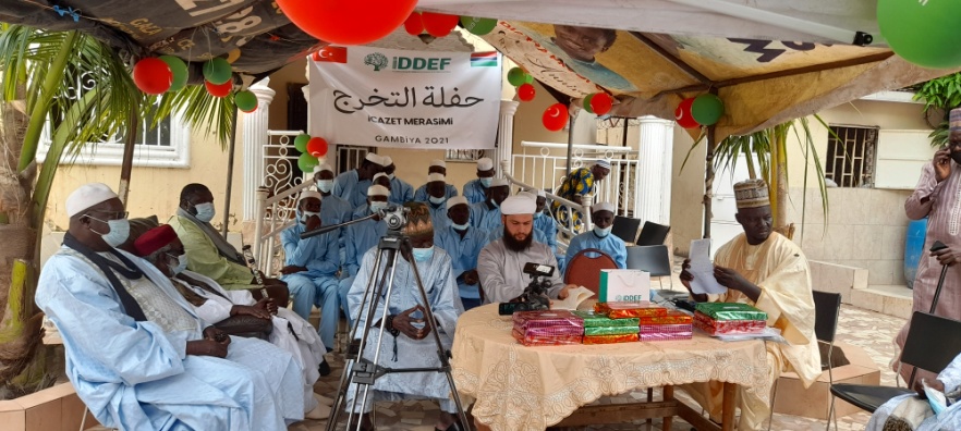 Nasrul Elmi Islamic Center graduates 14 students