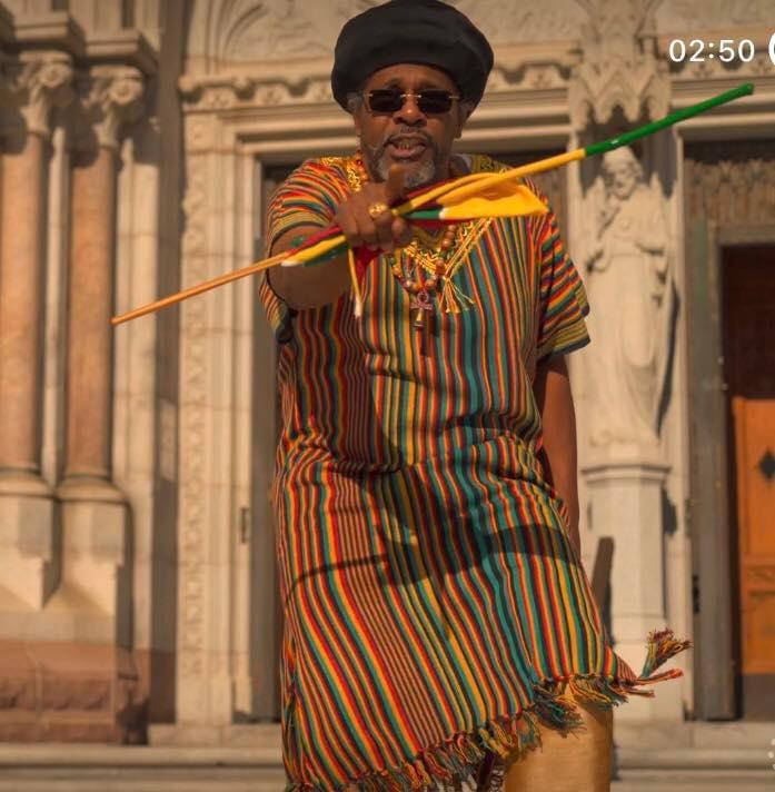 Guyanese artist donates bags of rice to Kotu residents