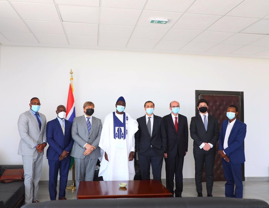 Foreign minister receives Russian ambassador & team investors