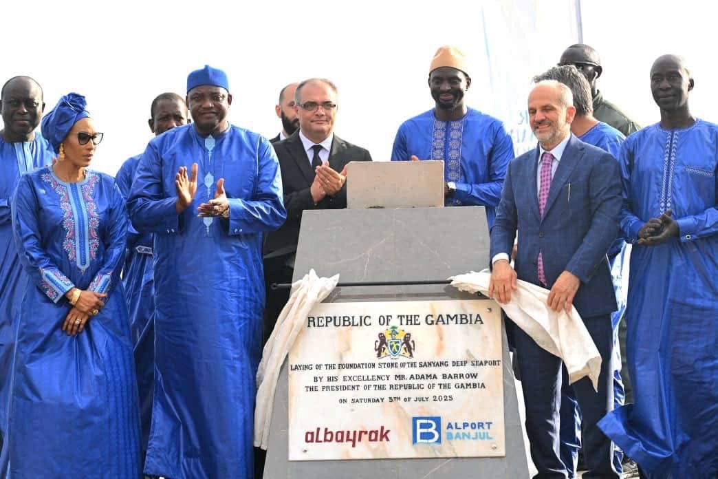 Le président Barrow pose la première pierre du port en eau profonde à Sanyang
