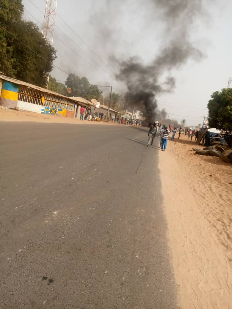 Mob set police station, Nassim Fishmeal on fire