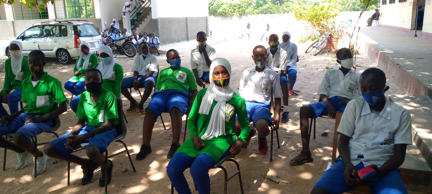 TARUD presents 2000 face masks to Gunjur Schools