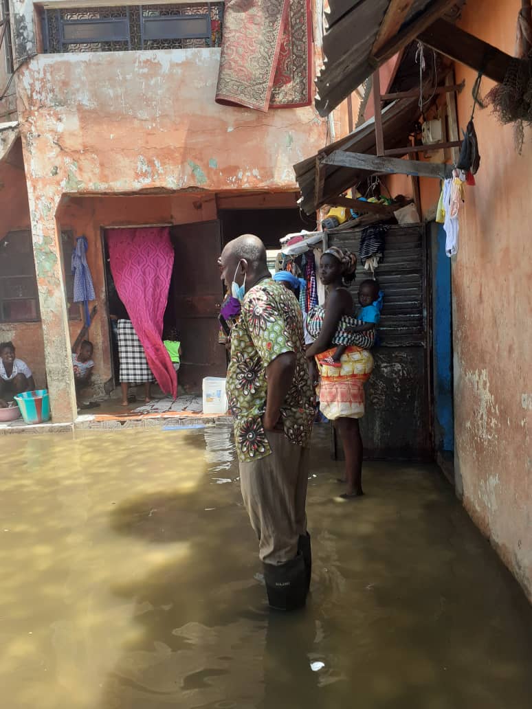 Compounds at Tobacco Road inundated as Hon. Sillah visits the victims