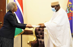 U.S. ambassador presents credentials to Barrow