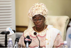 Mme Touray, la Vice-Présidente de la Gambie, inaugure un Laboratoire de Biologie Moléculaire a l’Unité de Conseil de Recherche Médicale de la Gambie