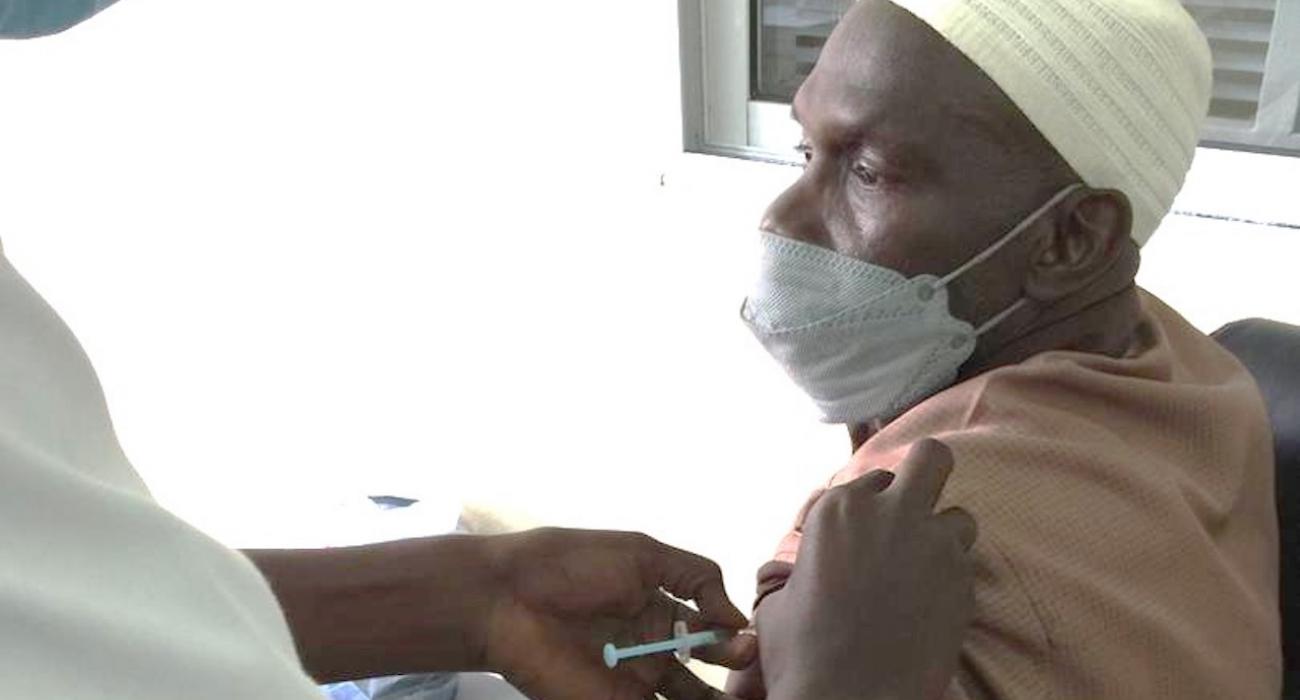 CRR governor, chiefs receive first vaccination