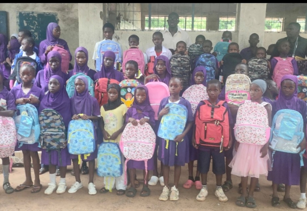 Walimang Foundation donates bags to schools in WCR