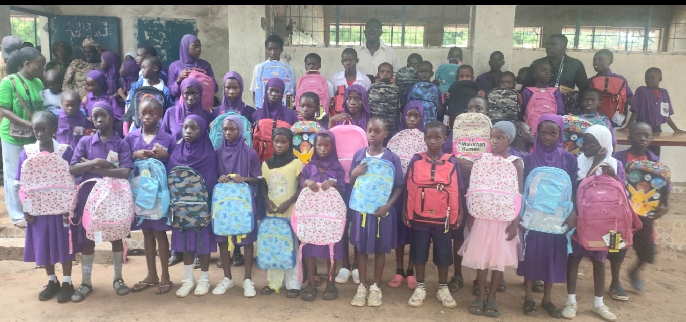 Walimang Foundation donates bags to schools in WCR