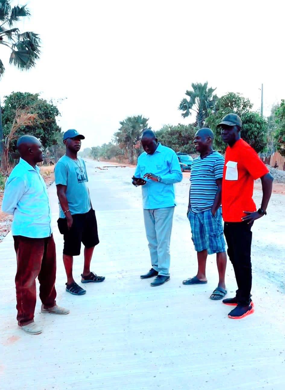 Works Minister inspects Gunjur beach road construction project