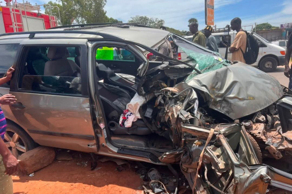 3 survive Jimpex Road crash as passenger trapped inside vehicle