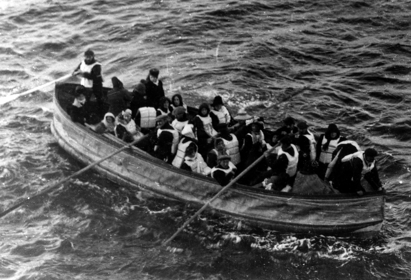 Immigration, navy arrest 7 Senegalese