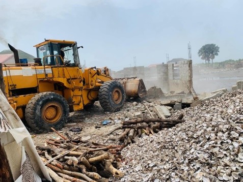 Physical Planning bulldozes structures along Ebo Town Badala wetlands
