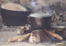 cooking pots