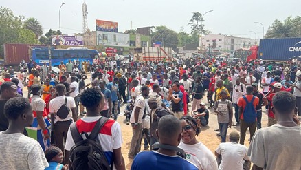 Des manifestants arrêtés à propos de la mystérieuse vente de biens présumés spoliés par l’ancien président Jammeh