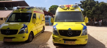 Stitching Voor-Holland donates two ambulances to Riders For Health