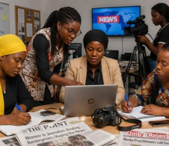 women in newsroom