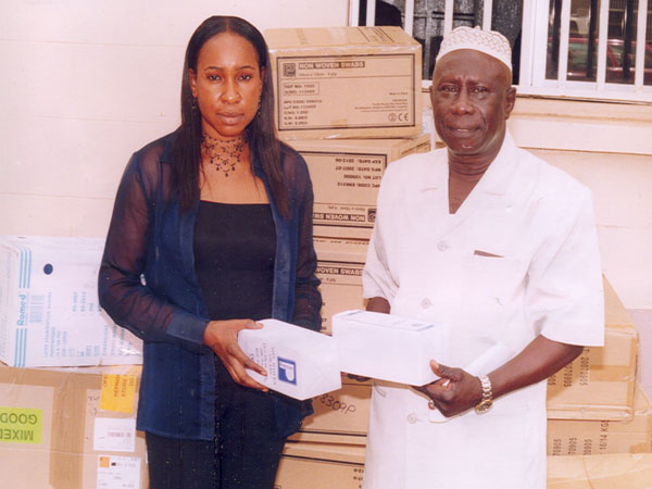 British Philanthropists Donate Medical Items to RVTH