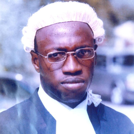 In British False Traveler's Cheque Case, Defence Challenges Witness