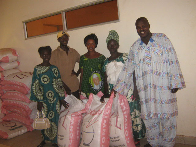 Over 400 Flood Victims Get President's Largesse