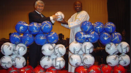 Taiwanese Ambassador donates footballs to Sports Ministry
